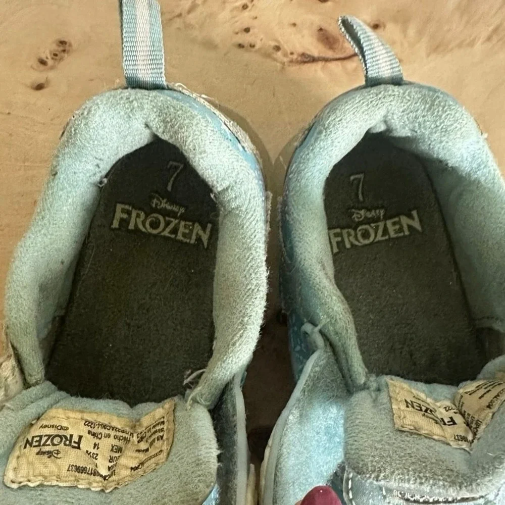 Disney Frozen Light-Up Sneakers Toddler Girls Size 7 – Elsa & Anna Glitter Shoes